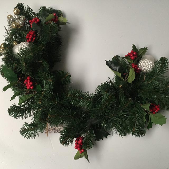 WREATH, Green Spruce Half Wreath w Decos